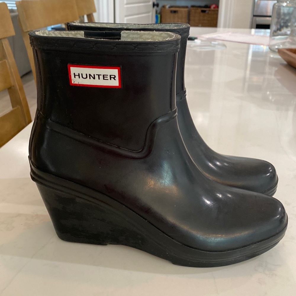 Hunter black wedge short boots size 8 VGUC